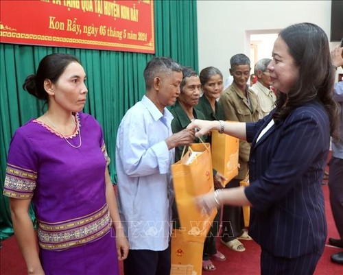 Kon Tum debe mejorar constantemente las condiciones de vida de sus habitantes, afirma Presidenta Interina de Vietnam - ảnh 1