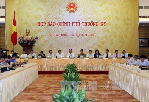 Primer ministro de Vietnam urge a cumplir con los objetivos socioeconómicos trazados - ảnh 1