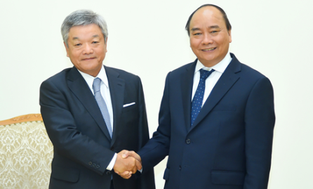 El primer ministro vietnamita recibe al presidente de la corporación japonesa de Nikkei  - ảnh 1