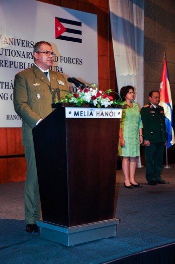 Celebran en Vietnam el 61 aniversario de las Fuerzas Armadas cubanas - ảnh 1