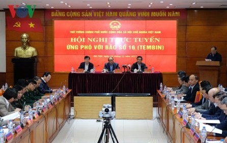 El primer ministro de Vietnam dirige acciones de respuesta al huracán Tembin - ảnh 1