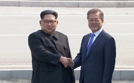 Líderes de las dos partes coreanas comienzan conversaciones  - ảnh 1