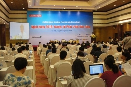 Efectúan un foro sobre el desarrollo sostenible de los bancos vietnamitas  - ảnh 1