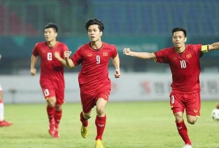 Prensa asiática alaba la victoria histórica de la selección olímpica de Vietnam en Asiad  - ảnh 1