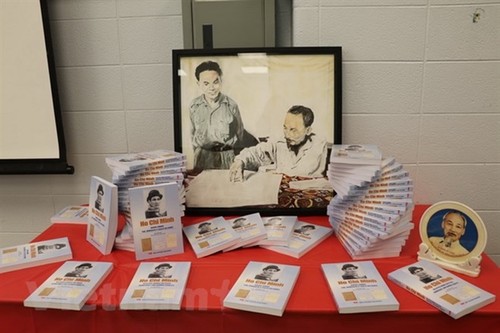 Publican nuevo libro sobre Presidente Ho Chi Minh en Canadá - ảnh 1
