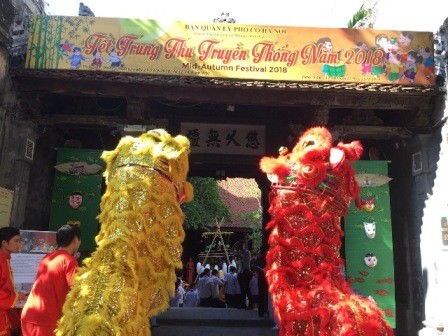 Vivir el ambiente del Festival del Medio Otoño en el casco antiguo de Hanói - ảnh 1