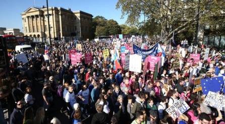 Piden en masivas manifestaciones en Londres segundo referéndum sobre el Brexit - ảnh 1