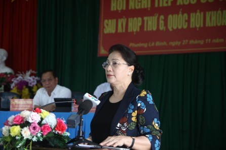 Presidenta del Parlamento de Vietnam se encuentra con electores sureños  - ảnh 1
