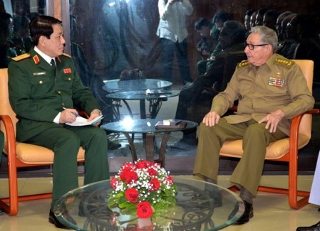 Vietnam y Cuba intensifican las relaciones de amistad entre sus fuerzas armadas - ảnh 1