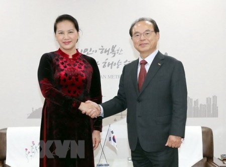 Jefa del Parlamento de Vietnam se reúne con alcalde de ciudad surcoreana de Busan  - ảnh 1