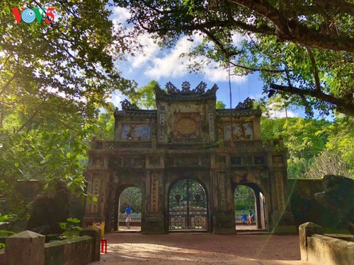 La mística belleza de la pagoda Tu Hieu, en la ciudad de Hue - ảnh 2
