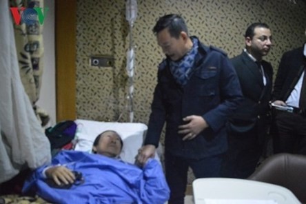 Traen a casa restos de víctimas vietnamitas en explosión en Egipto - ảnh 1