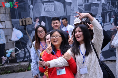 Ambiente del Tet vietnamita en ojos de jóvenes foráneos - ảnh 3
