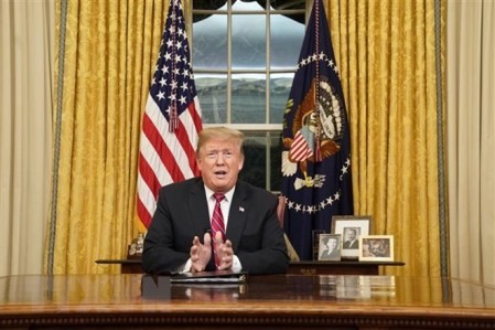 Trump considera la posibilidad de extender la fecha límite para aumentar impuestos sobre productos chinos - ảnh 1