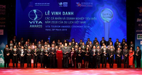 Reconocen las empresas turísticas más destacadas de Vietnam en 2018 - ảnh 1