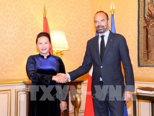 Titular del Parlamento de Vietnam reunida con premier francés - ảnh 1