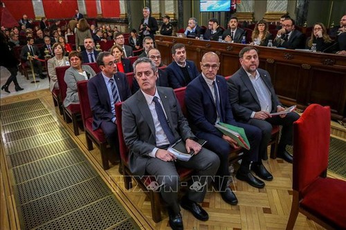 Ex líderes catalanes podrán asistir a la sesión de apertura parlamentaria, dice Tribunal español - ảnh 1