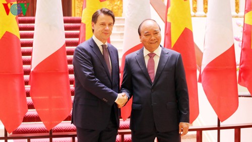 Primer ministro de Italia se reúne con su par vietnamita en visita oficial - ảnh 2