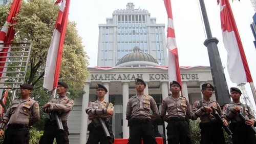 Indonesia: 32 mil agentes de seguridad desplegadas para proteger juicio de supuesto fraude electoral  - ảnh 1