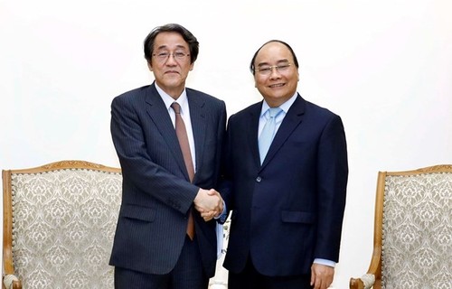 Primer ministro de Vietnam recibe a embajador japonés y lider del grupo AEON - ảnh 1