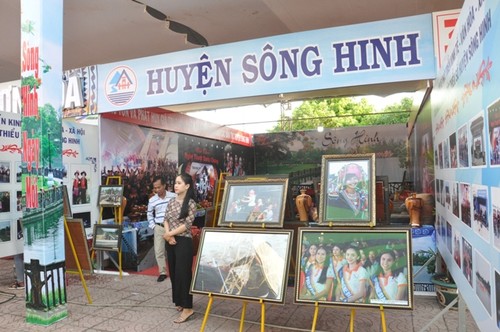 Exposición sobre los logros del desarrollo de la provincia de Phu Yen - ảnh 1