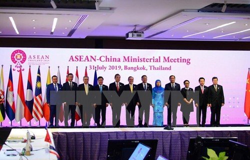 Jefes diplomáticos de Asean y China reunidos en Bangkok - ảnh 1