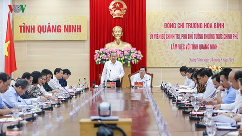 Viceprimer ministro Truong Hoa Binh trabaja con el gobierno de Quang Ninh - ảnh 1