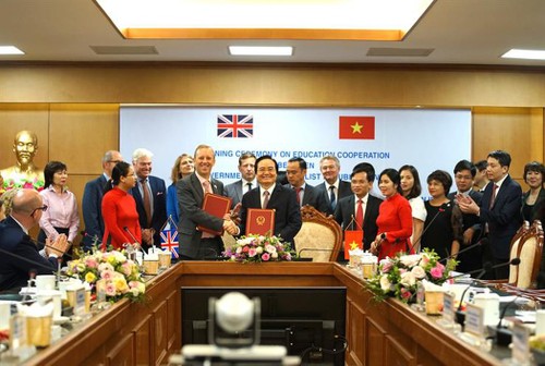Vietnam y Reino Unido firman memorando de entendimiento sobre cooperación educativa - ảnh 1