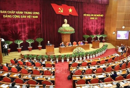 Arranca cuarta jornada del undécimo pleno del Comité Central del Partido Comunista de Vietnam - ảnh 1