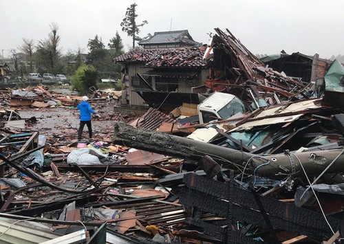 Tifón Hagibis toca tierra en Japón con una estela de muerte y destrucción - ảnh 1