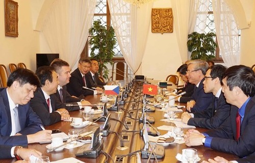 Vietnam y la República Checa afianzan lazos diplomáticos - ảnh 1