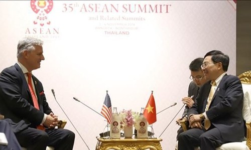 Canciller de Vietnam se reúne con asesor de seguridad nacional de Donald Trump - ảnh 1