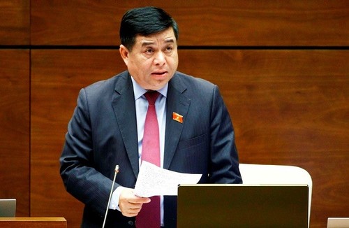 Ministro de Planificación e Inversión de Vietnam presenta informes sobre importantes proyectos de leyes - ảnh 1