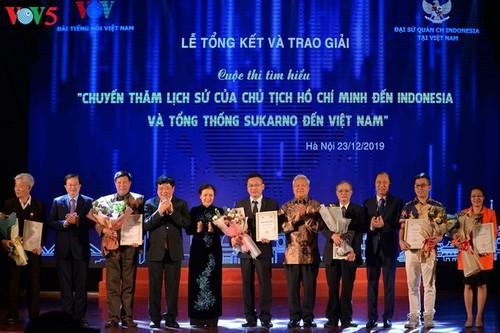 Entrega de premios del concurso sobre relaciones Vietnam-Indonesia - ảnh 1