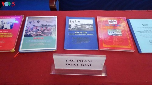 Entrega de premios del concurso sobre relaciones Vietnam-Indonesia - ảnh 4