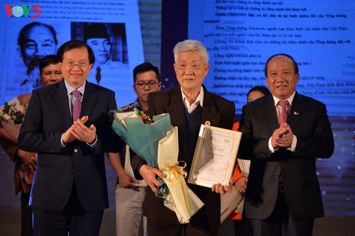 Entrega de premios del concurso sobre relaciones Vietnam-Indonesia - ảnh 8