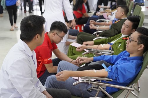 Jóvenes de Quang Ninh participan en gran evento de donación de sangre - ảnh 1