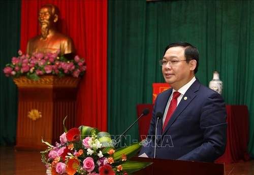 Viceprimer ministro de Vietnam pide un mejor rendimiento del sistema financiero en 2020 - ảnh 1