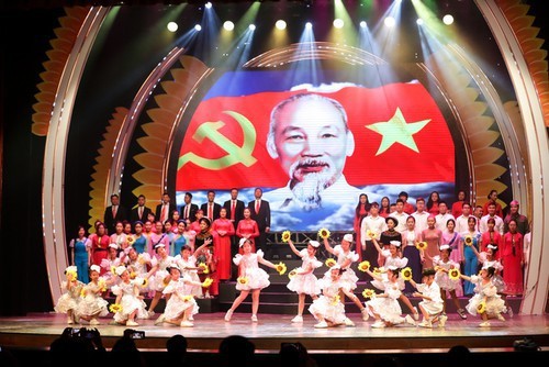 Celebran 90 aniversario de la fundación del Partido Comunista de Vietnam - ảnh 1