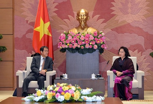 Presidenta del Legislativo de Vietnam recibe al embajador de Japón - ảnh 1