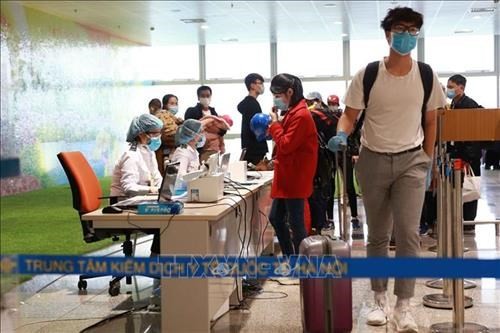 Viajeros deben realizar declaraciones médicas para vuelos domésticos en Vietnam - ảnh 1