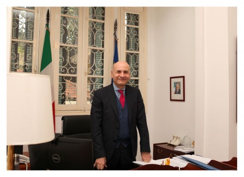 Embajador italiano aprecia ayuda vietnamita en combate contra coronavirus - ảnh 1