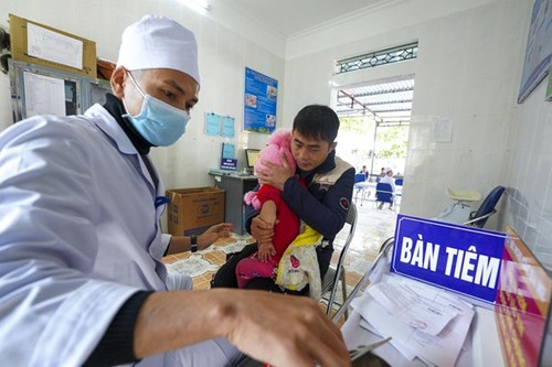 Unicef y OMS dispuestos a apoyar a Vietnam en el programa de inmunización para los niños   - ảnh 1