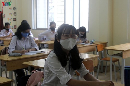 Alumnos de Hanói de regreso a las escuelas - ảnh 7