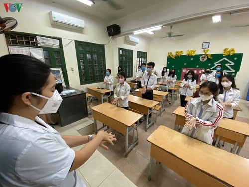 Alumnos de Hanói de regreso a las escuelas - ảnh 12