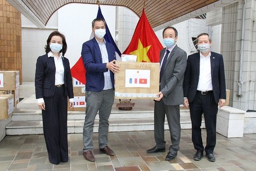 Vietnam obsequia 17 mil mascarillas a Francia   - ảnh 1