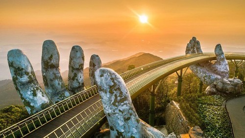 Puente Dorado de Da Nang, uno de los más bellos del mundo - ảnh 3