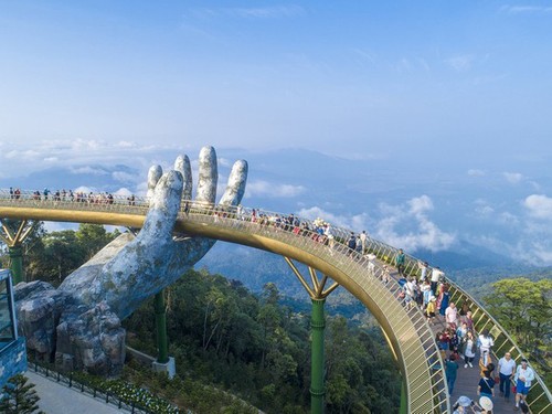 Puente Dorado de Da Nang, uno de los más bellos del mundo - ảnh 7