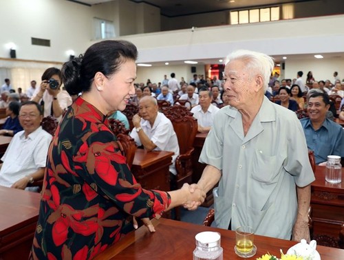 Jefa del Parlamento de Vietnam contacta con votantes sureños - ảnh 1