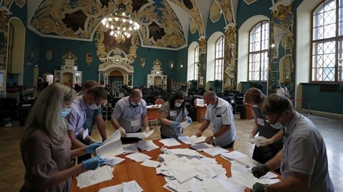 La mayoría de los votantes rusos apoya nuevas enmiendas constitucionales - ảnh 1